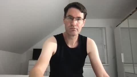Snapshot of zzz123_cam chatting on September 16, 2:42 pm zzz123_cam online show from September 16, 2:42 pm