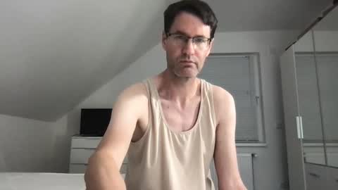 Snapshot of zzz123_cam chatting on September 13, 3:58 pm zzz123_cam online show from September 13, 3:58 pm